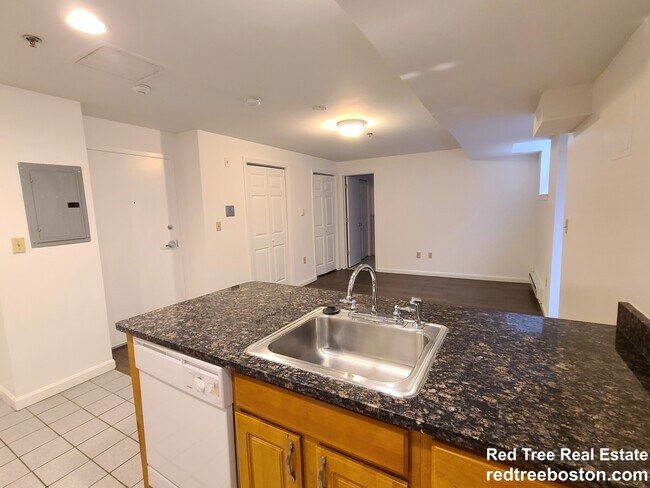 Photo - 51 Queensberry St Unit B