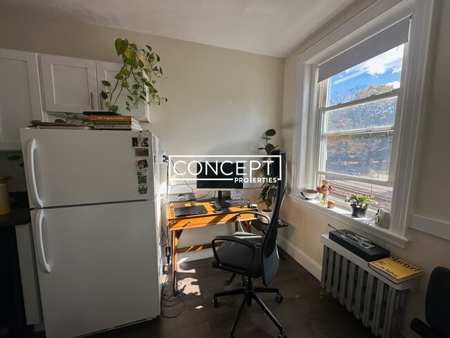 Building Photo - 2045 Commonwealth Ave Unit 301