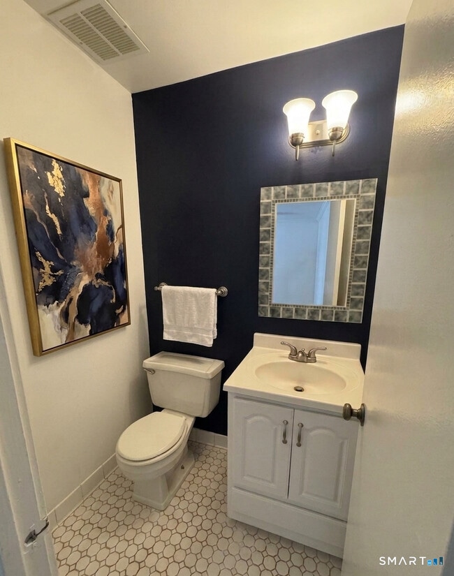 Photo - 71 Aiken St Unit J2