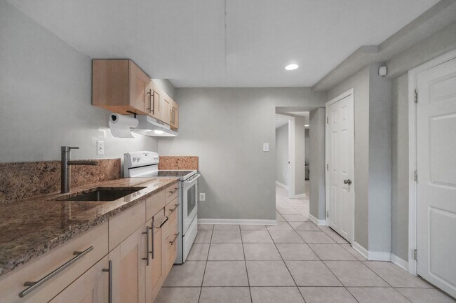 318 Farragut St NW Unit B