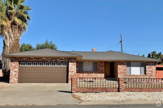 Building Photo - 3/2 Home in Hollister