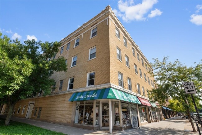 Building Photo - 1347 W Eddy St Unit 205