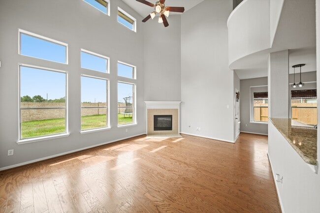 Photo - 25959 Ravenside Dr