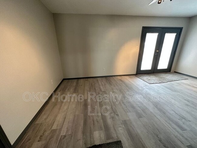Photo - 1706 Surrey Pl