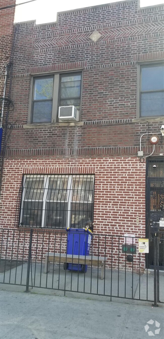 Building Photo - 41-07 69th St Unit 2 F Rental