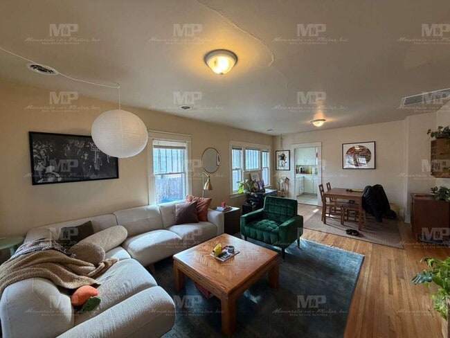 Photo - 521 W Myrtle St