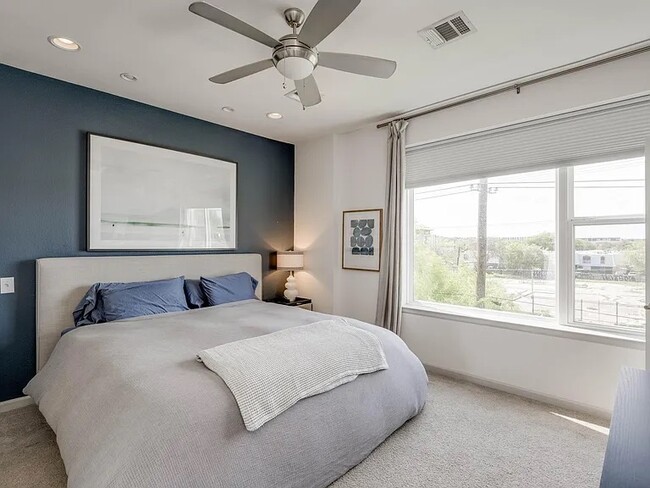 Photo - 1406 Waterloo Shore Ln