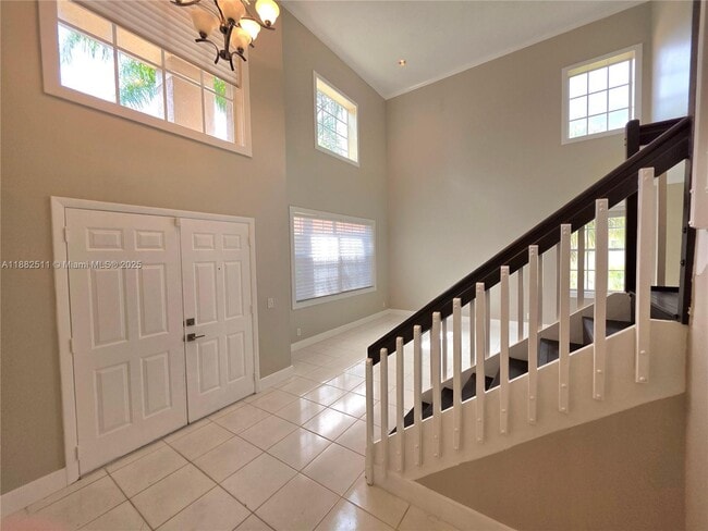 Photo - 584 Cambridge Dr
