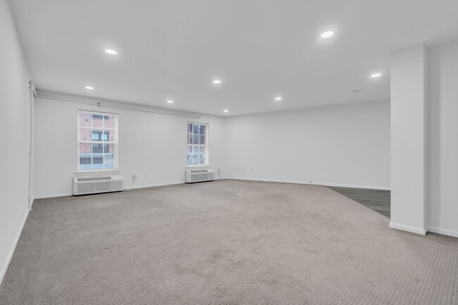 Photo - Riverside Apartments