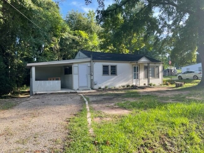 Building Photo - Adorable 2 bedroom 1 bath home . Located i...