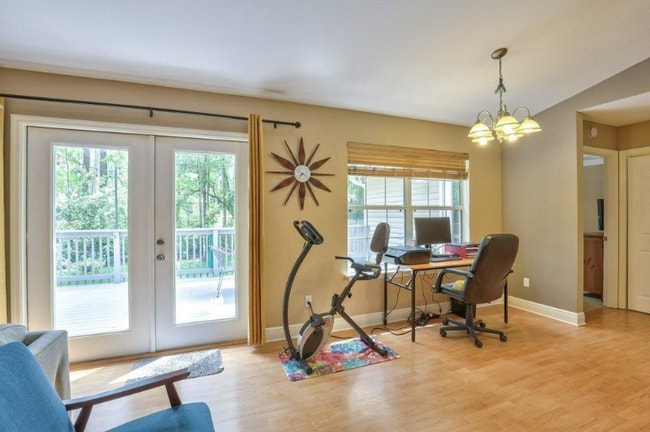 Photo - 3513 Larkspur Ln