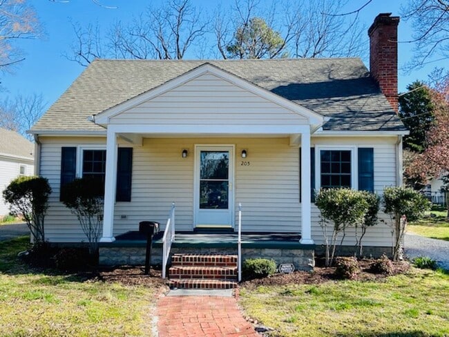 Building Photo - Cozy & Convenient 2 Bed, 1 Bath Home