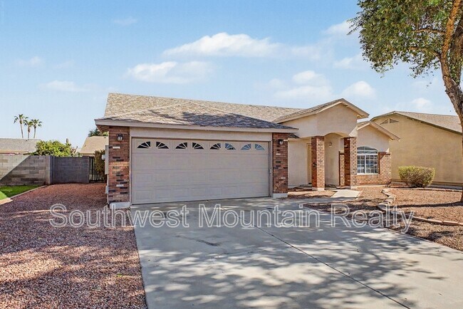 2272 E Remington Pl