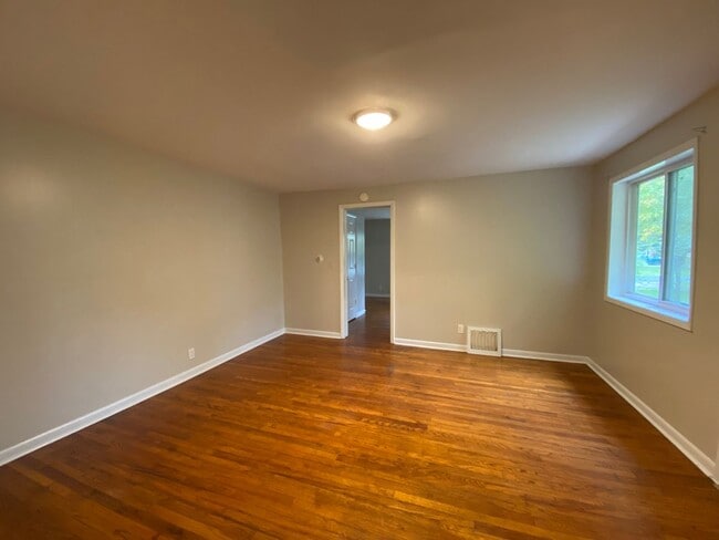 Photo - 1316-1318 Baker - Duplex located in the Ea... Unit 1318
