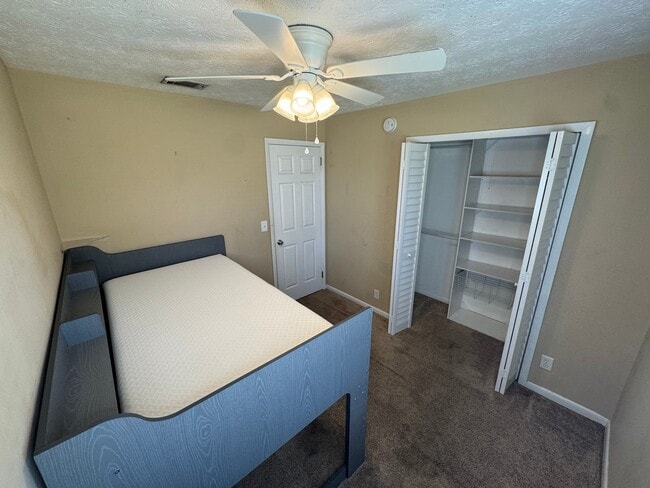 Photo - 8229 Frost St N