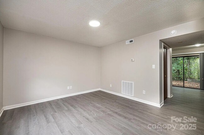 Photo - 1051 3rd St SE