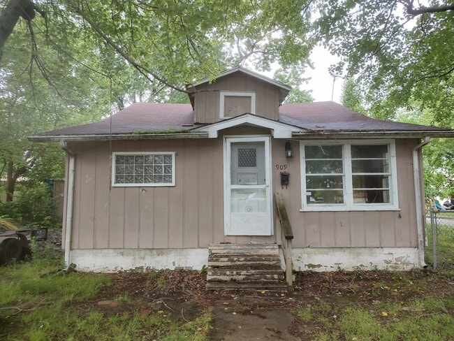 Building Photo - 909 Fairland St Rental