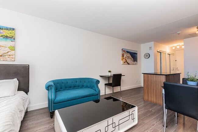 Photo - 3527 Rue de la Montagne Unit ID1261783P