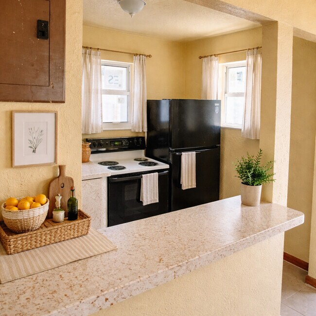 Photo - 520 N Tamarind Ave Unit Upper level  in historic building