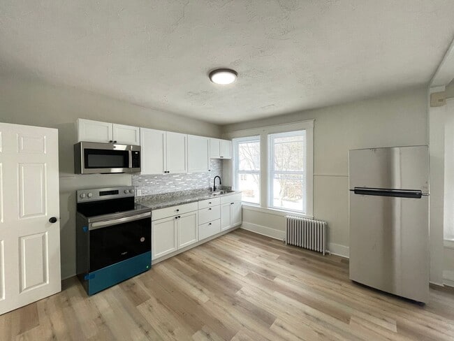 Building Photo - 71 6th St Unit B