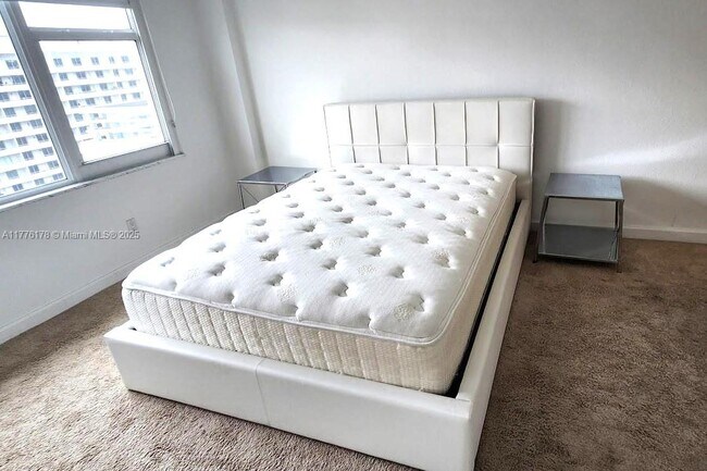 Photo - 5600 Collins Ave Unidad 16Y