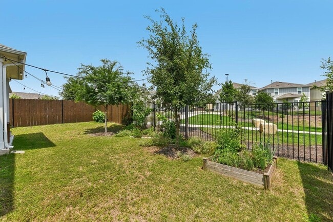 Photo - 9901 Thane Way