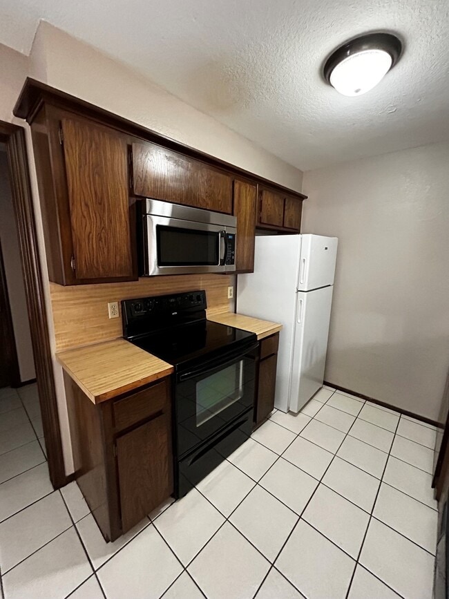 Photo - 138 Barrett Pl