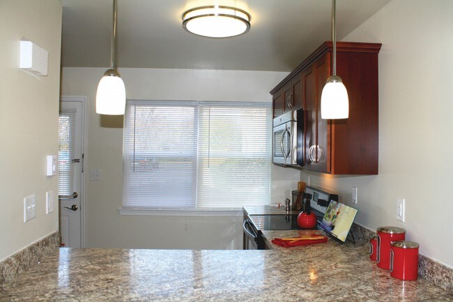 Kitchen - Sutton Pointe Apartments