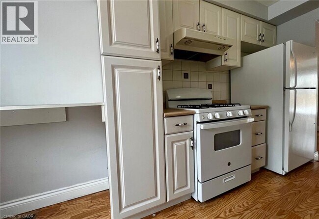 Photo - 500 Osgoode Dr