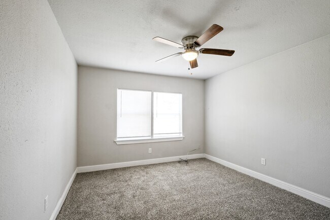 Building Photo - 5251 Pomander Rd