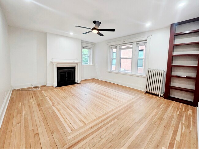 Building Photo - 1774 Beacon St Unit 68