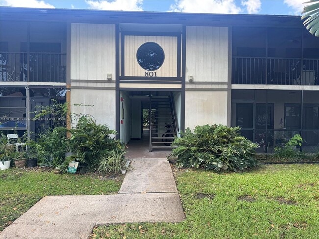 Photo - 801 NE 199th St Unidad 106-10