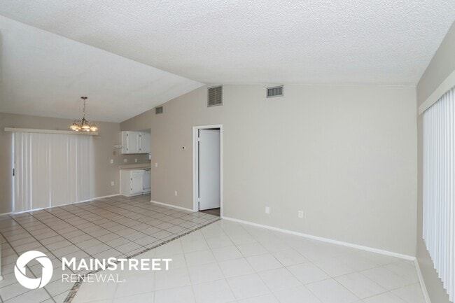 Photo - 2270 Hialeah St