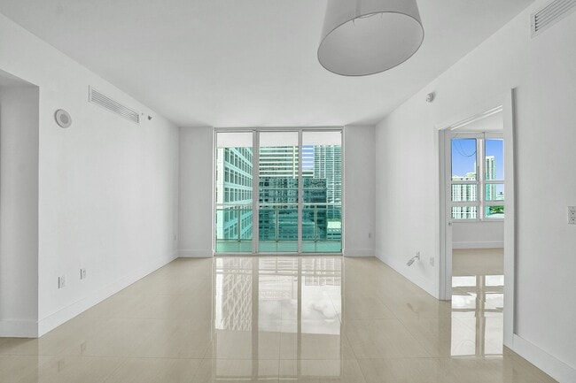 Photo - 950 Brickell Bay Dr Unidad # 1706