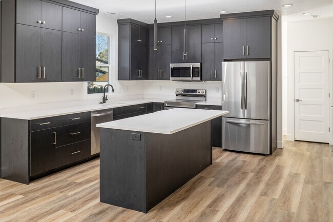 Photo - 869 W Three Pt Ave