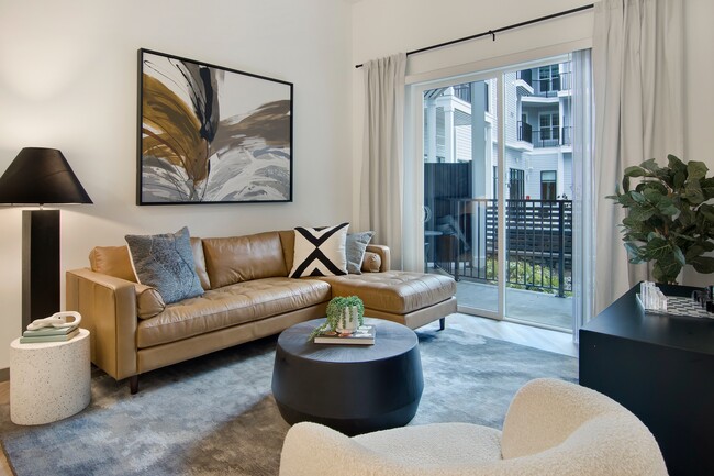 Encuentre tecnología inteligente en todas partes, desde el umbral con un sistema de entrada con llavero hasta el aire con un termostato inteligente de Honeywell. - Modera Berkeley Heights