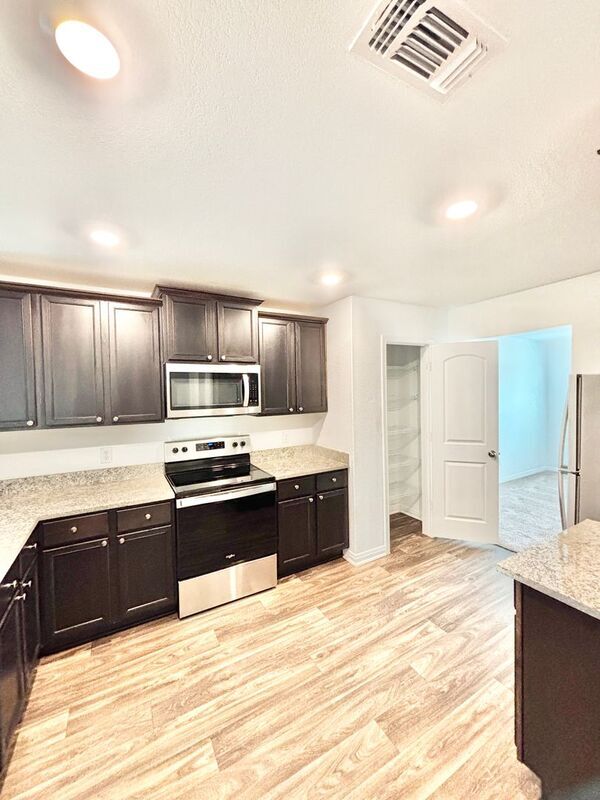 Photo - 229 Wincanton Ln