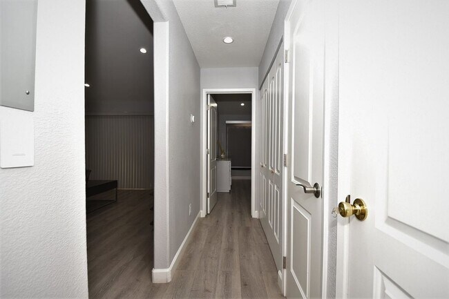 Photo - 5415 W Harmon Ave