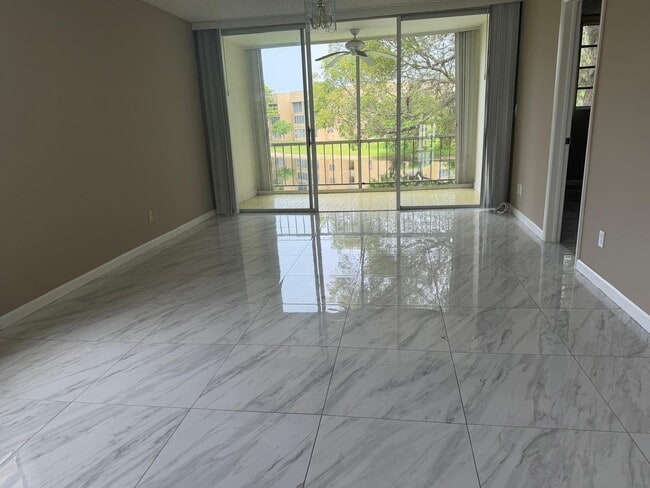 Photo - 5750 NW 64th Ave Unidad 201