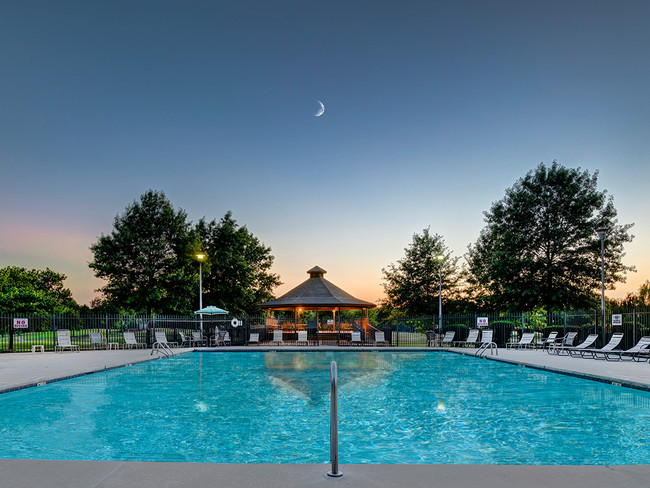 Pool - The Links on Memorial I/II Apartments