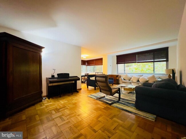 Photo - 4200 Cathedral Ave NW Unidad 114