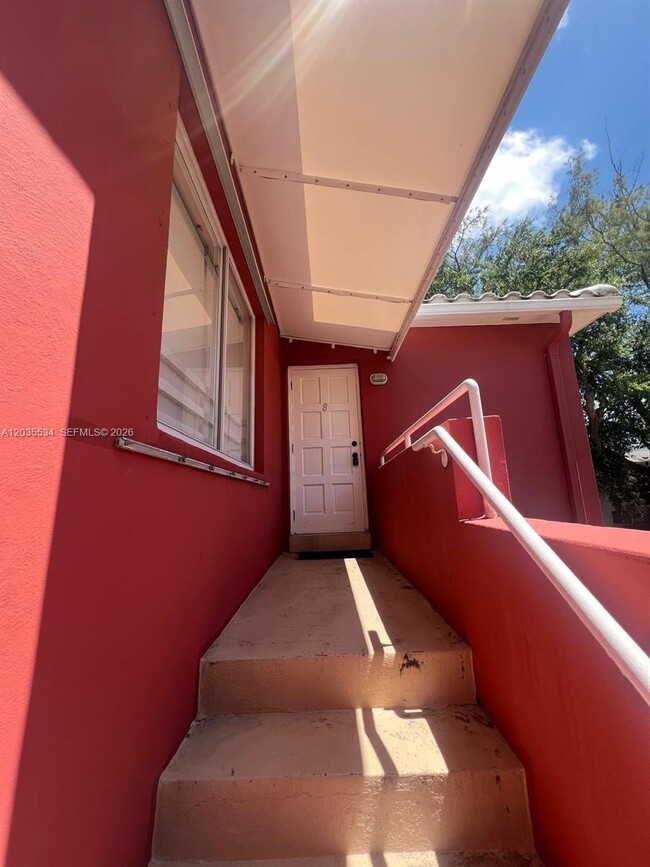 Building Photo - 544 NE 62nd St Unit 544-8