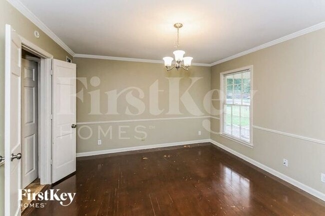 Photo - 5907 Macleod Dr