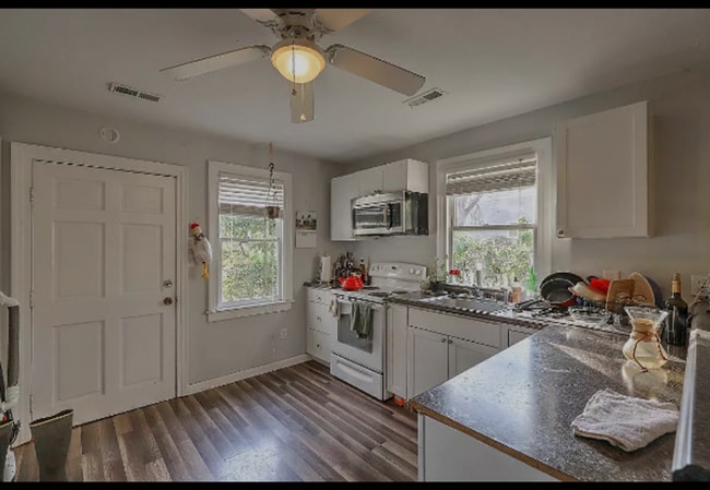 Photo - 3 Bedroom 1 Bath Apartment - Downtown Charleston