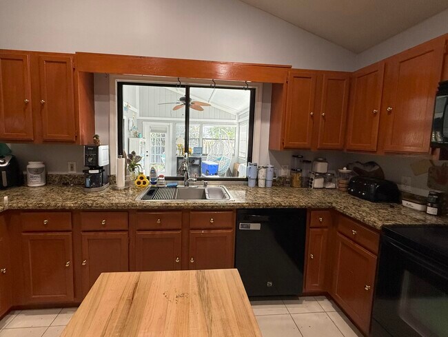 Photo - 6050 Linton St