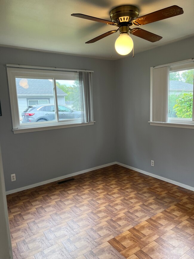 Photo - 5127 W Elmwood Ave