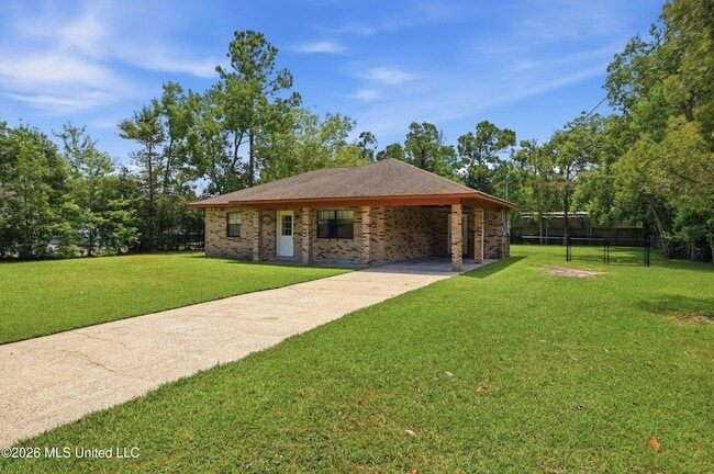 Photo - 815 Amar St