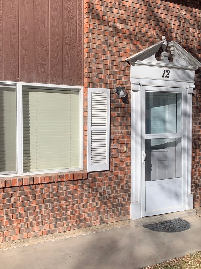 Nice private entry - 901 Florida Rd Townhome