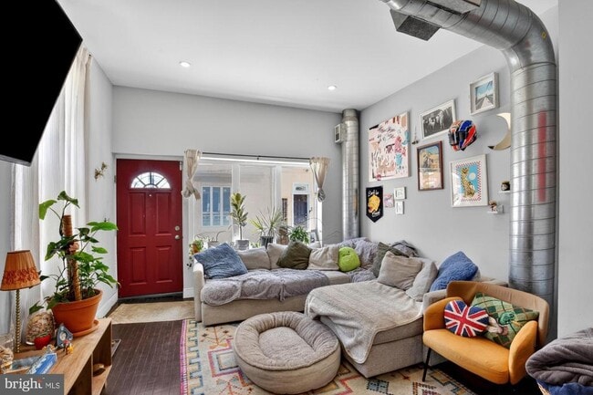 Photo - 1776 Waterloo St