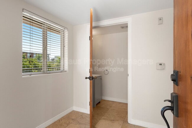 Photo - 801 W Hawthorn St Unidad 304